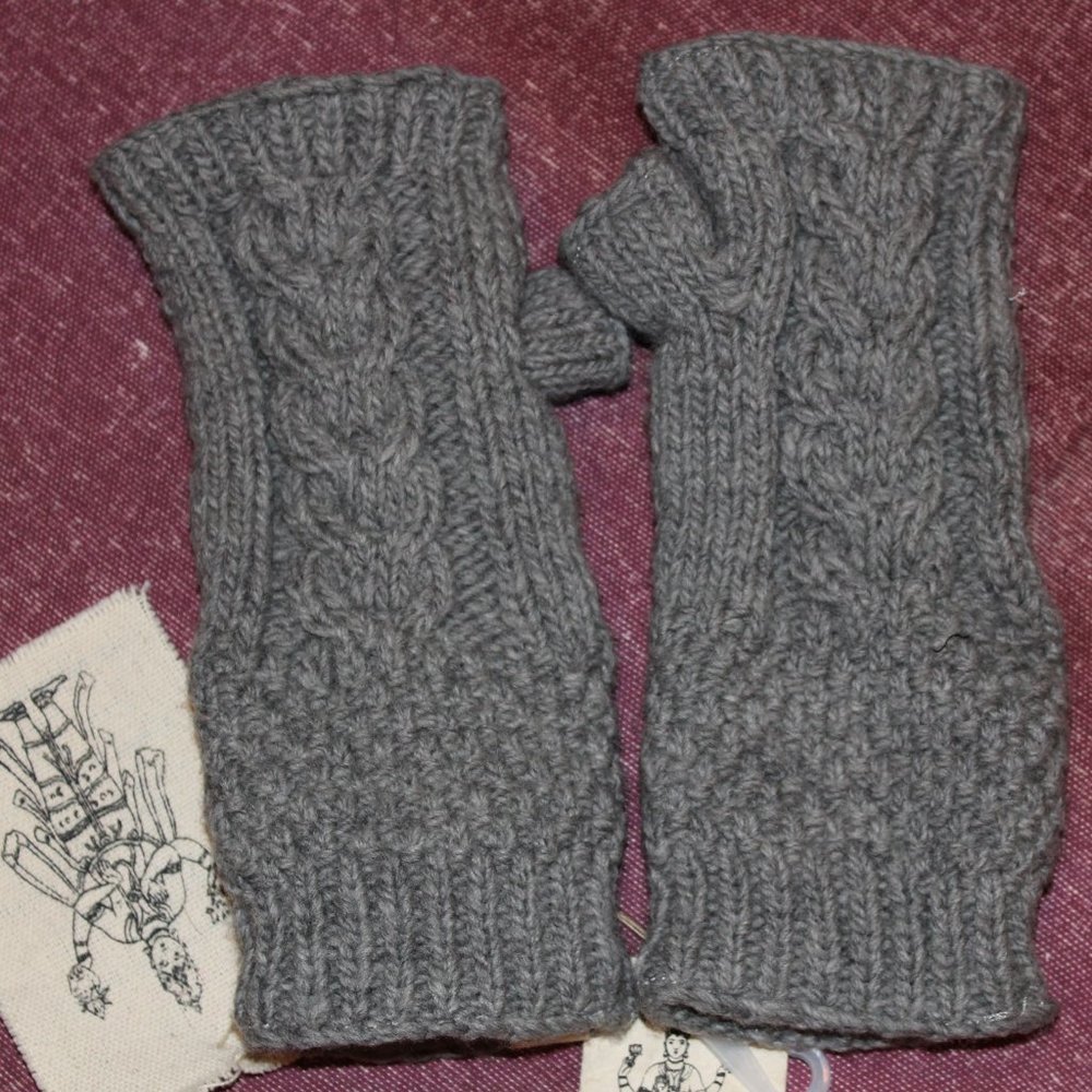 Nepalese Merino Wool Cable Knit Handwarmers Ash